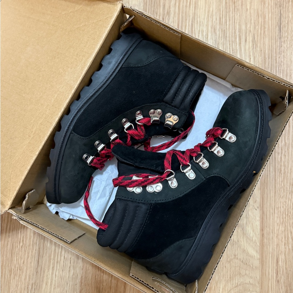Women's Sorel Boots NWOT